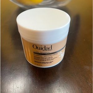 Curl shaper plumping and defining cream. Used once